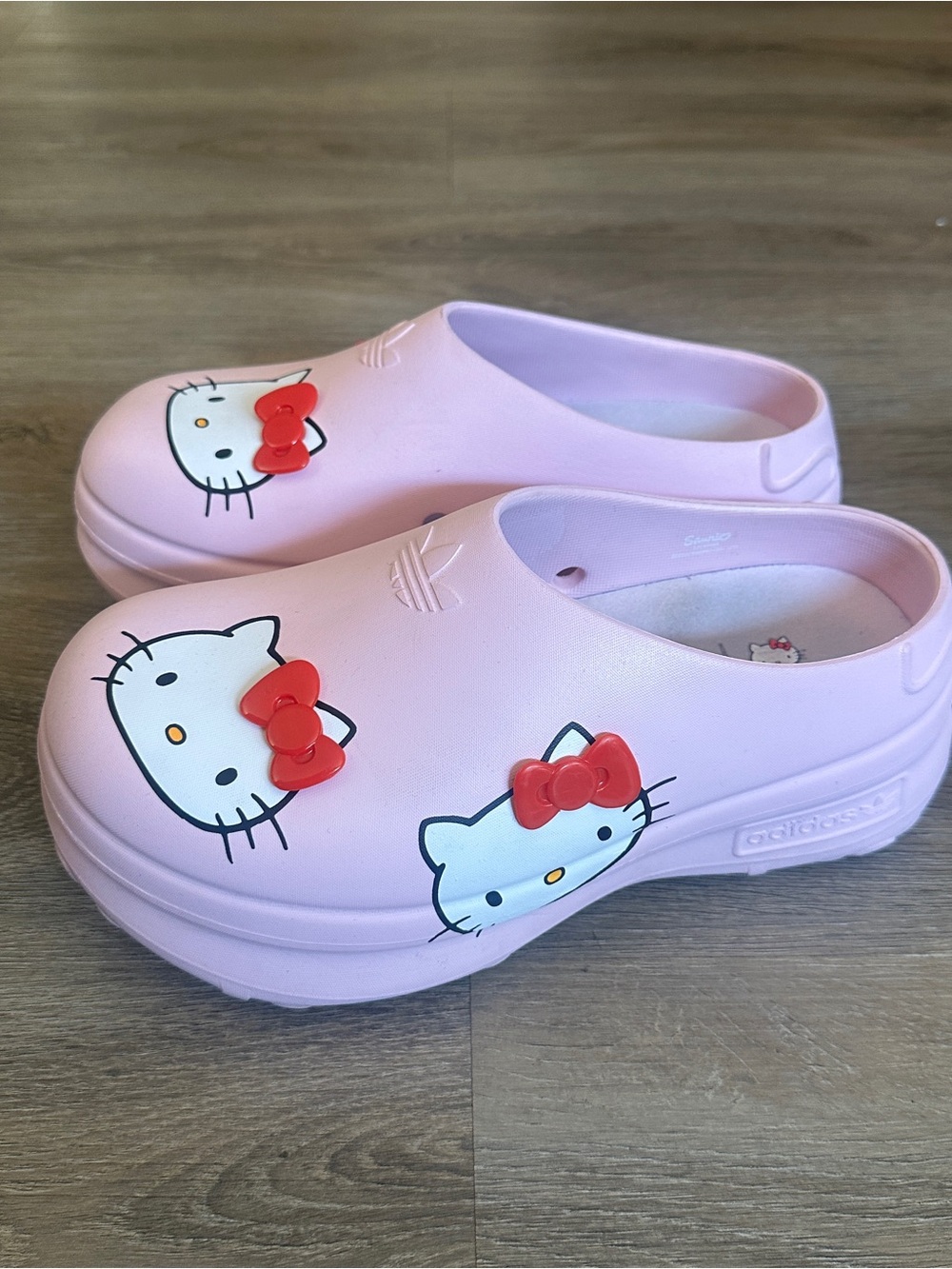 Hello Kitty Pink Slip-On Clogs with Red Bow Accents 7.5